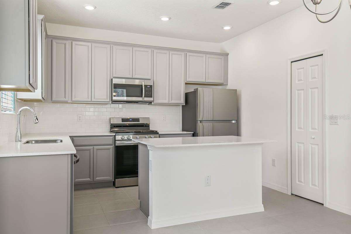 FISHHAWK RANCH WEST TWNHMS - Residential Lease