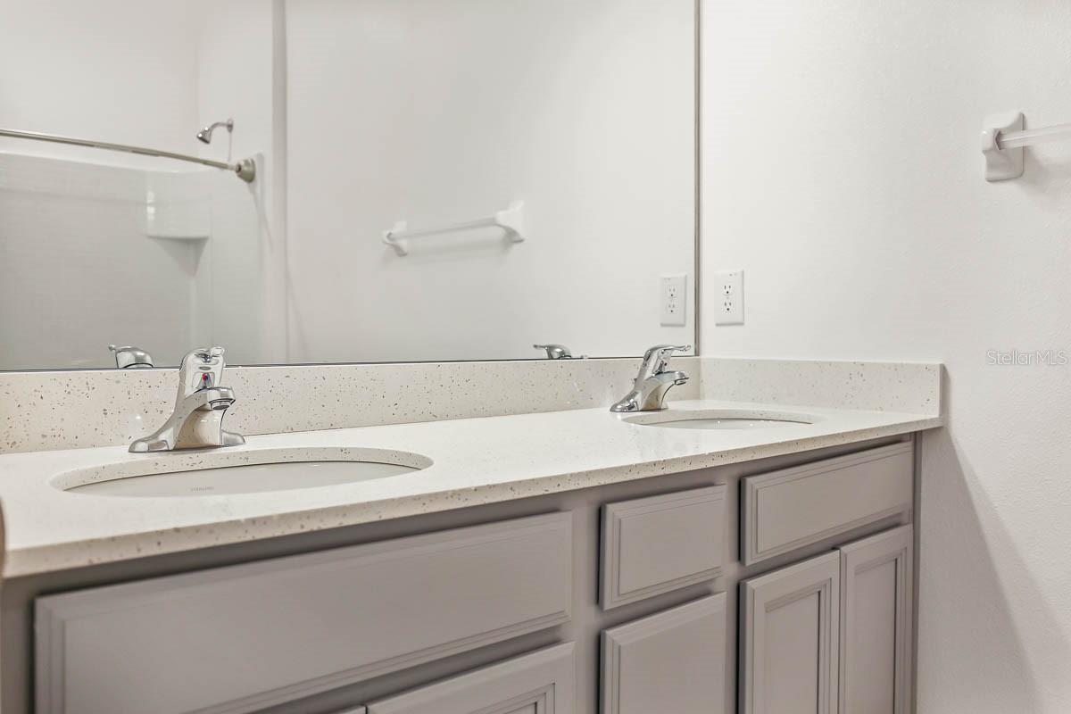 FISHHAWK RANCH WEST TWNHMS - Residential Lease