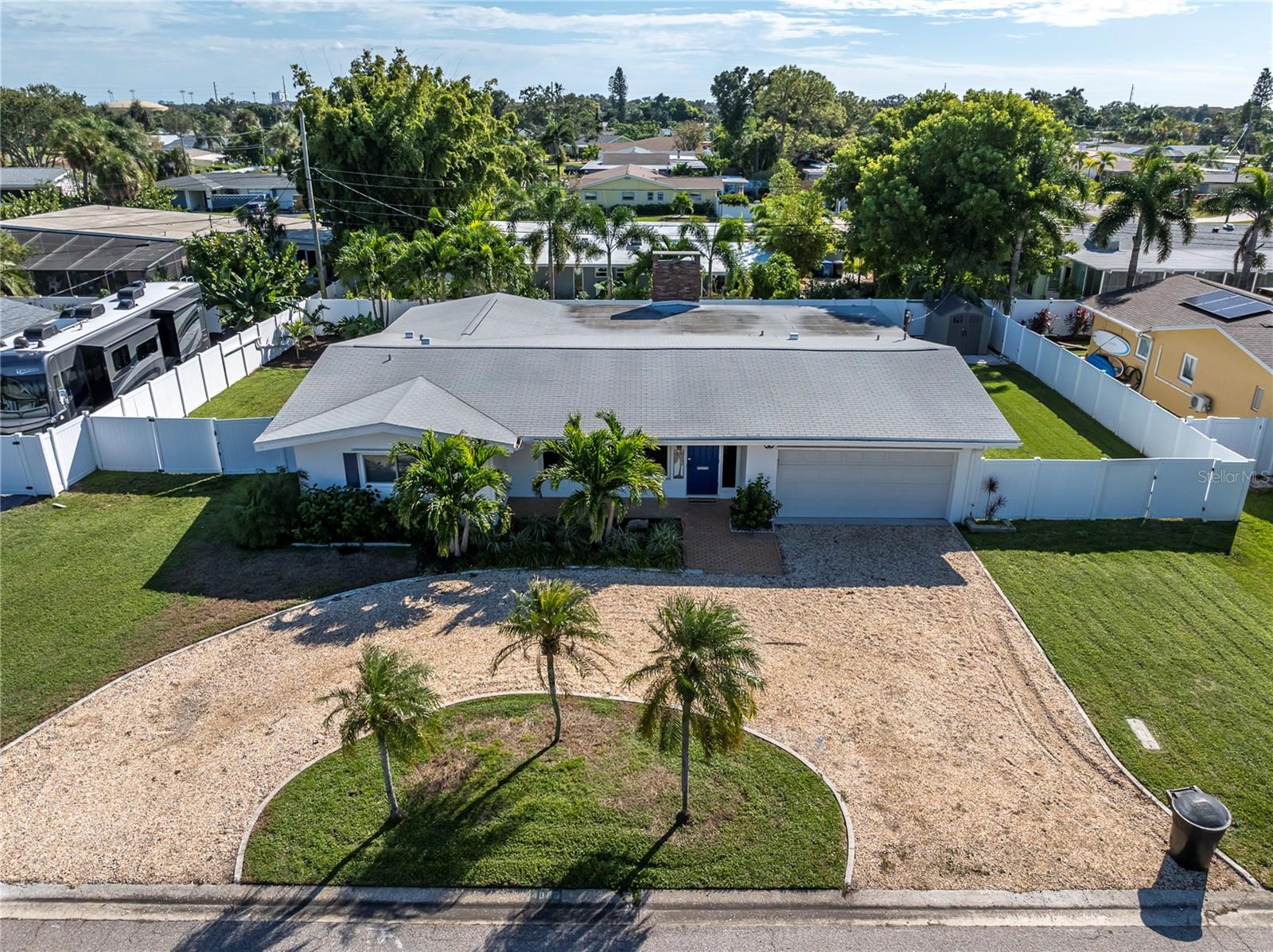 MAXIMO MOORINGS - Residential Lease