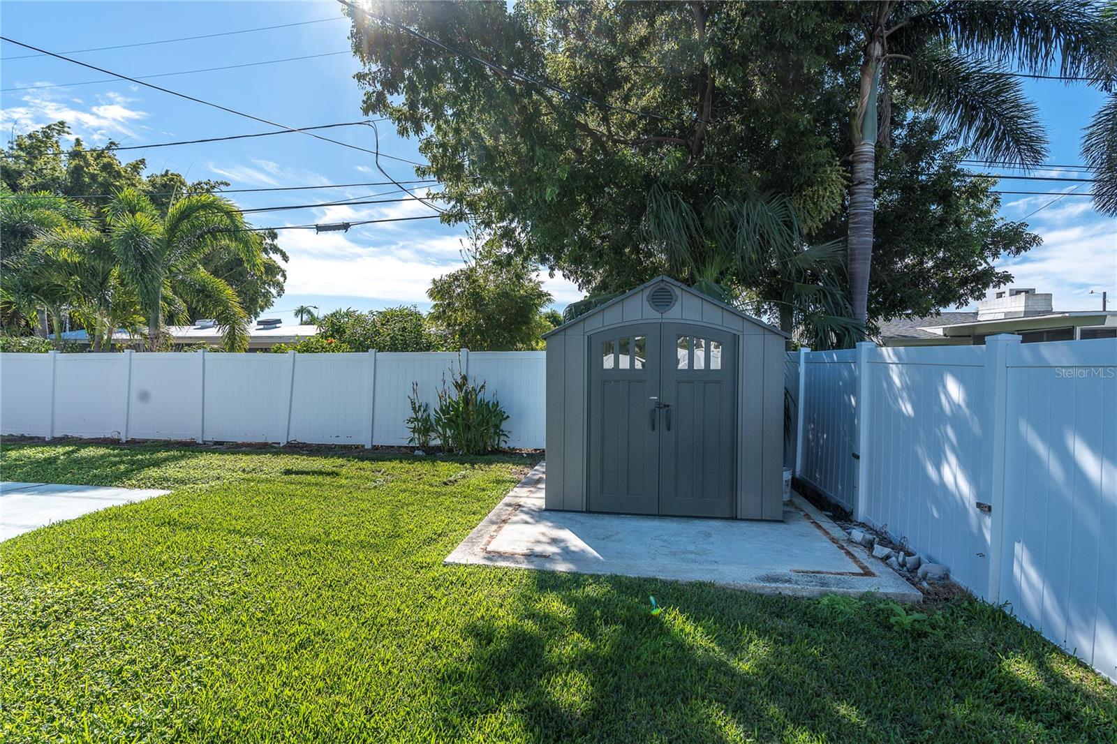 MAXIMO MOORINGS - Residential Lease