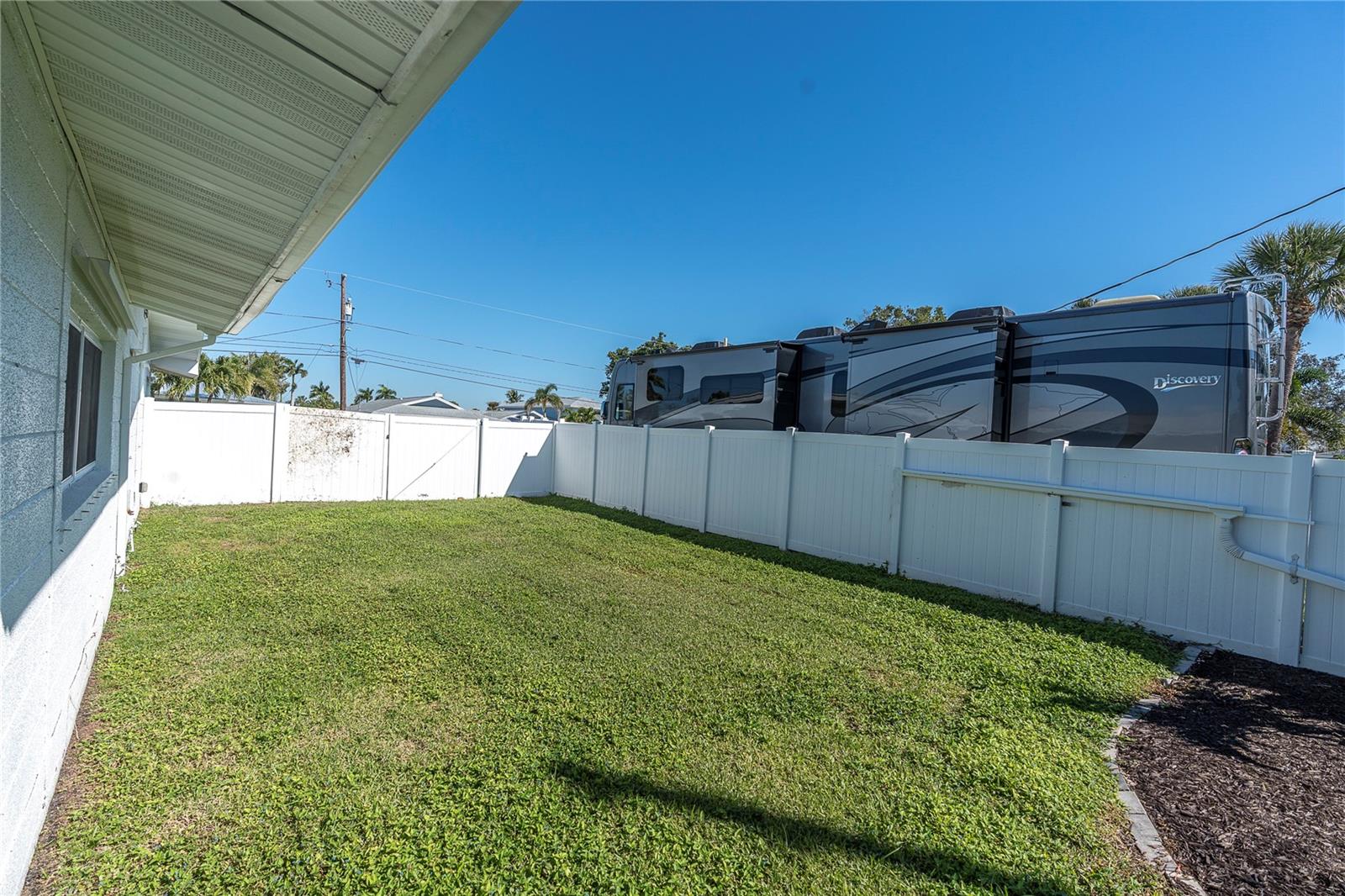 MAXIMO MOORINGS - Residential Lease