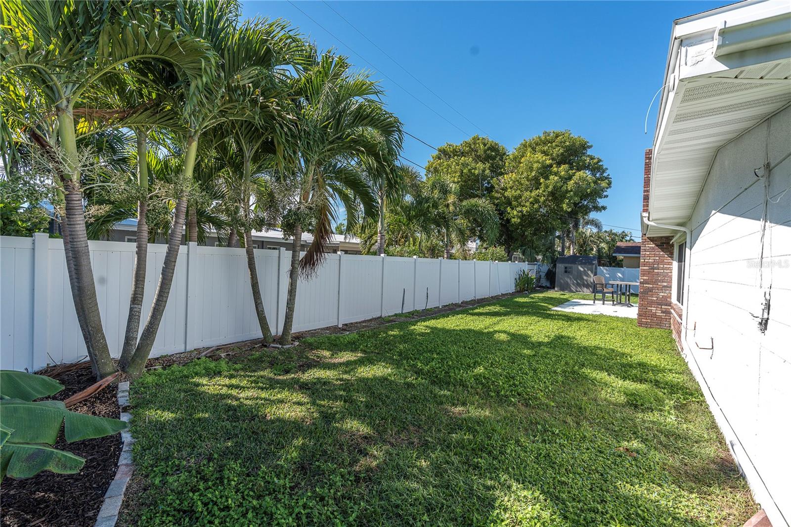 MAXIMO MOORINGS - Residential Lease