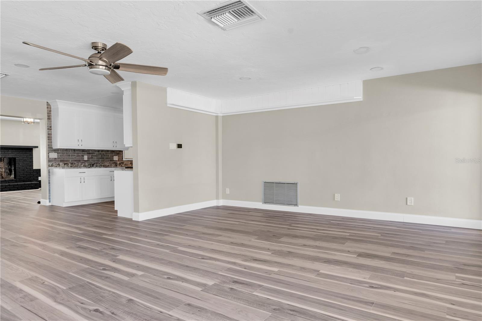 MAXIMO MOORINGS - Residential Lease