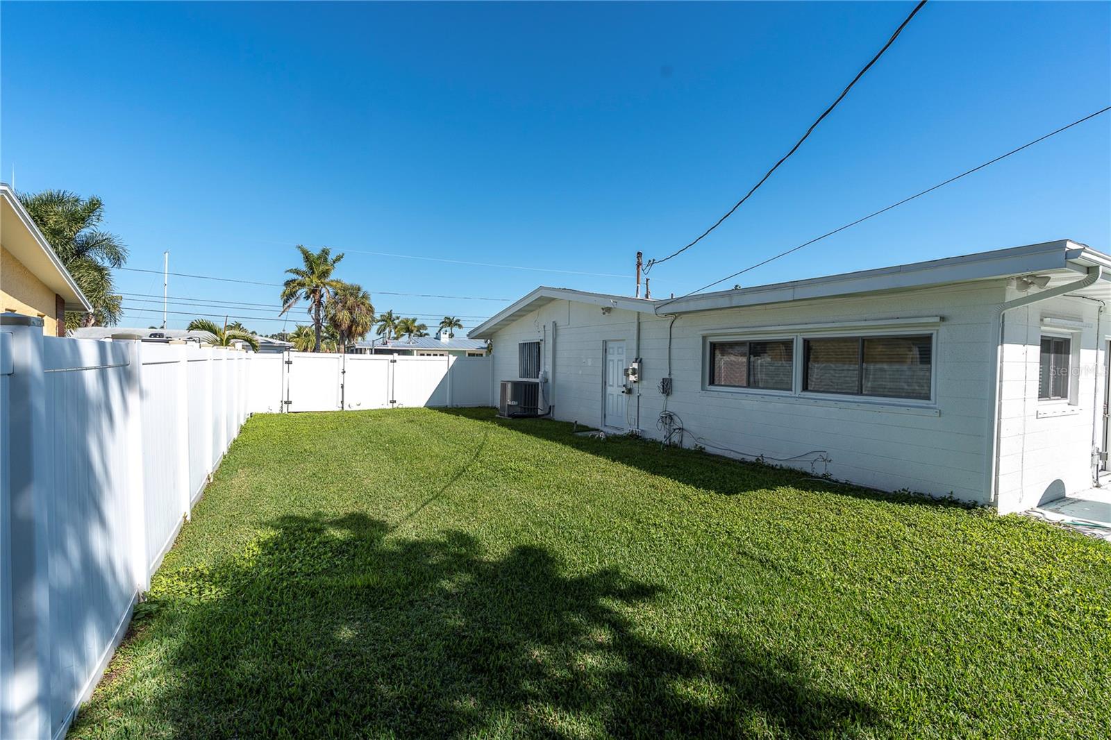 MAXIMO MOORINGS - Residential Lease