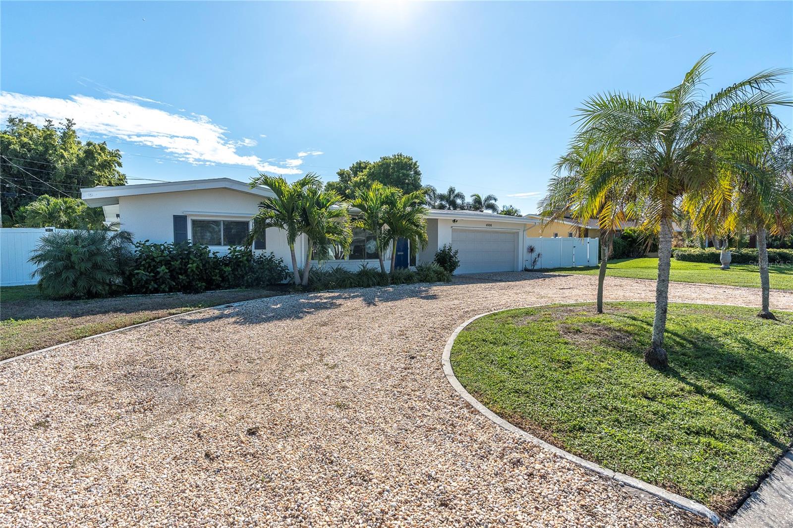 MAXIMO MOORINGS - Residential Lease