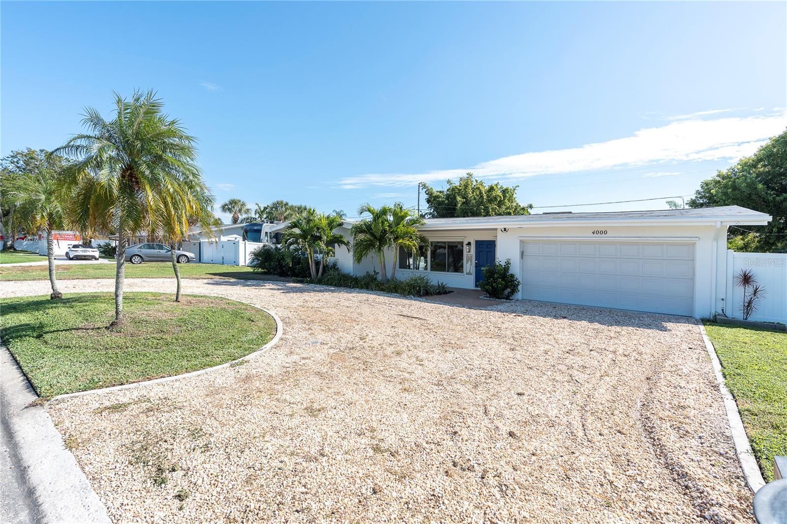 MAXIMO MOORINGS - Residential Lease