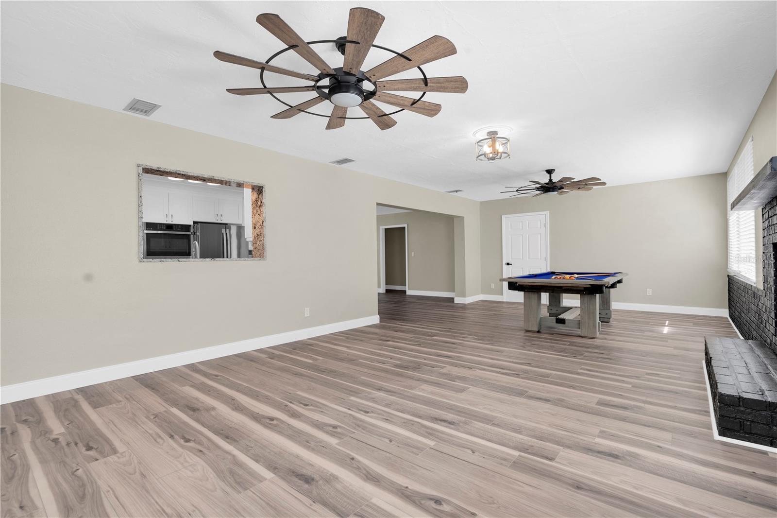 MAXIMO MOORINGS - Residential Lease