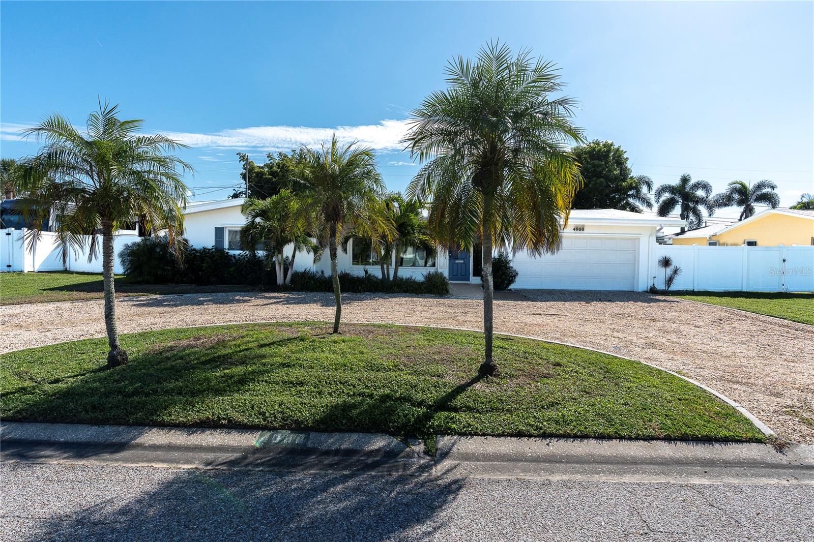 MAXIMO MOORINGS - Residential Lease