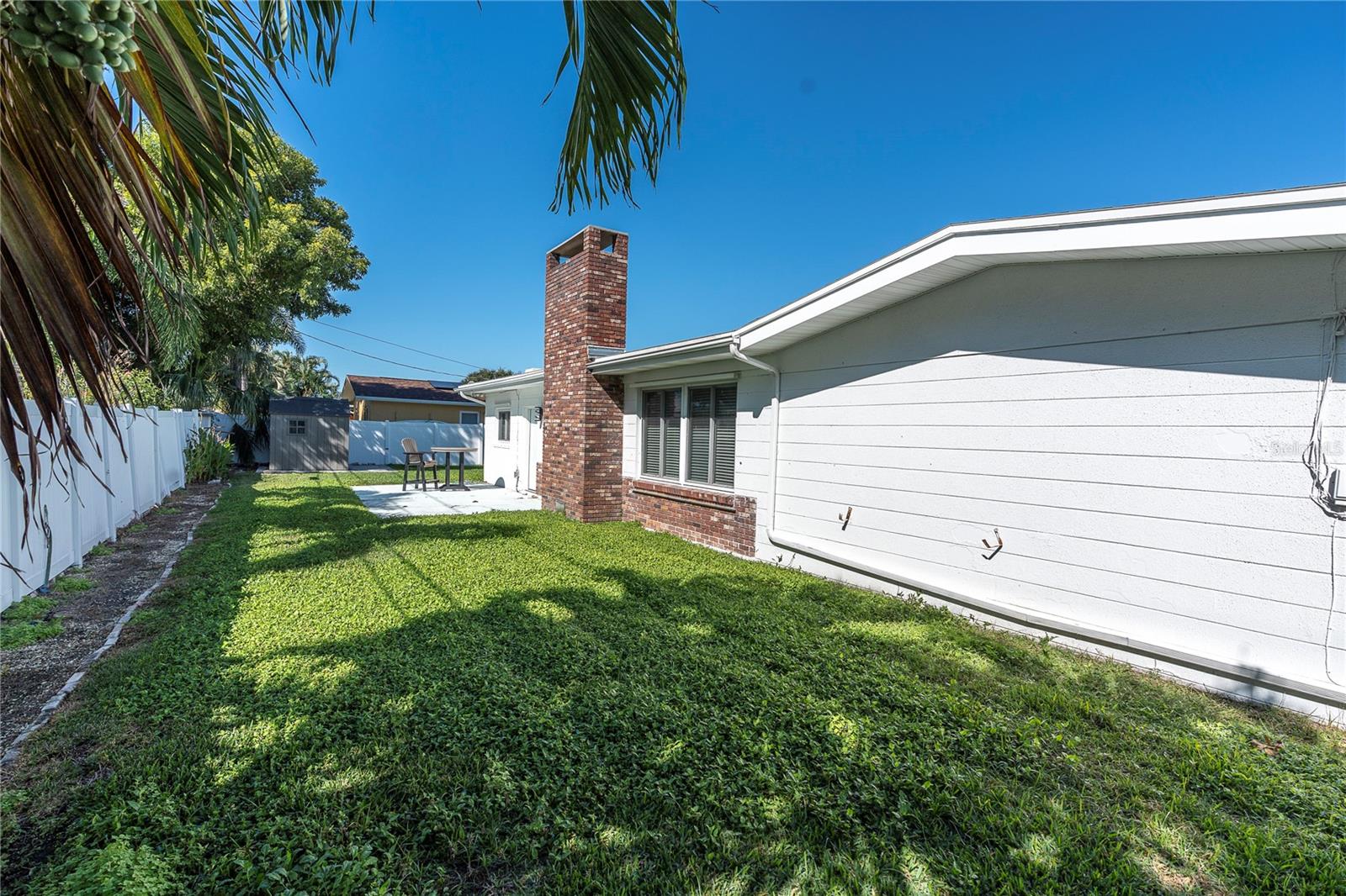 MAXIMO MOORINGS - Residential Lease