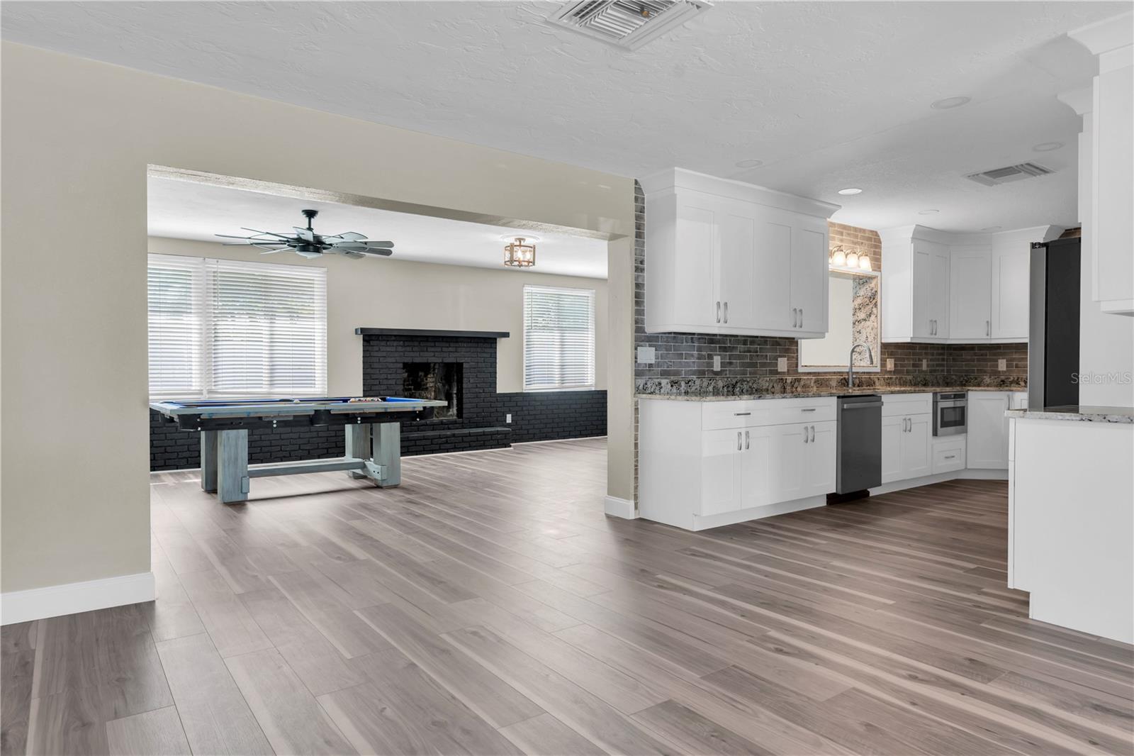 MAXIMO MOORINGS - Residential Lease