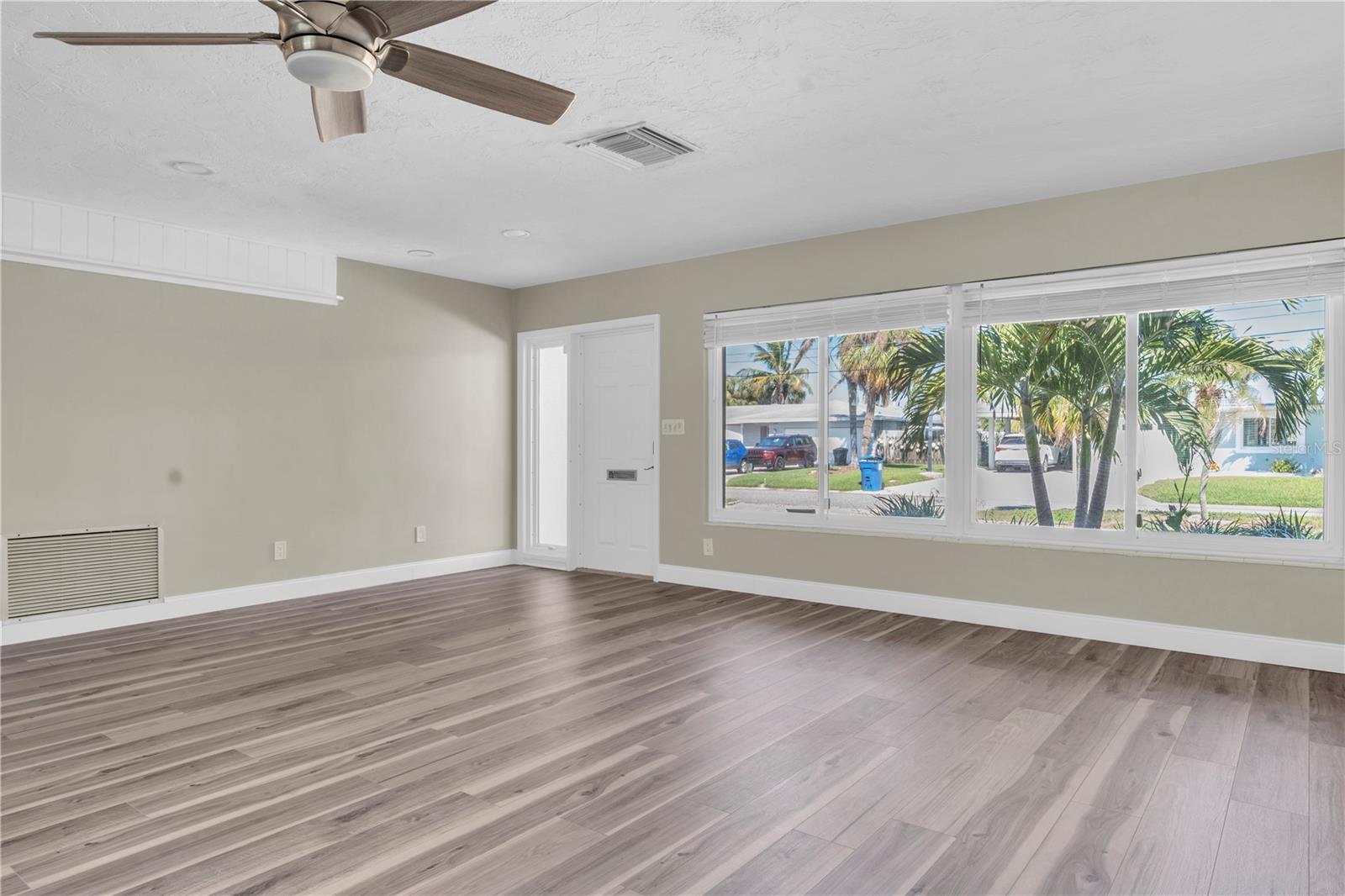 MAXIMO MOORINGS - Residential Lease