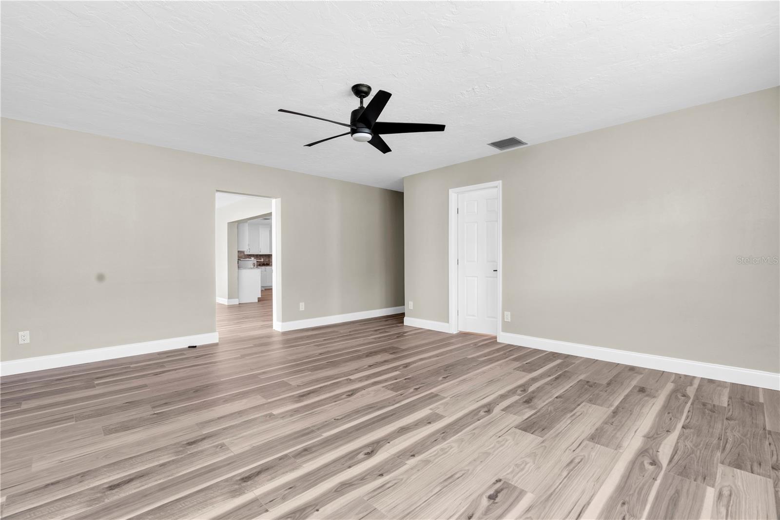 MAXIMO MOORINGS - Residential Lease