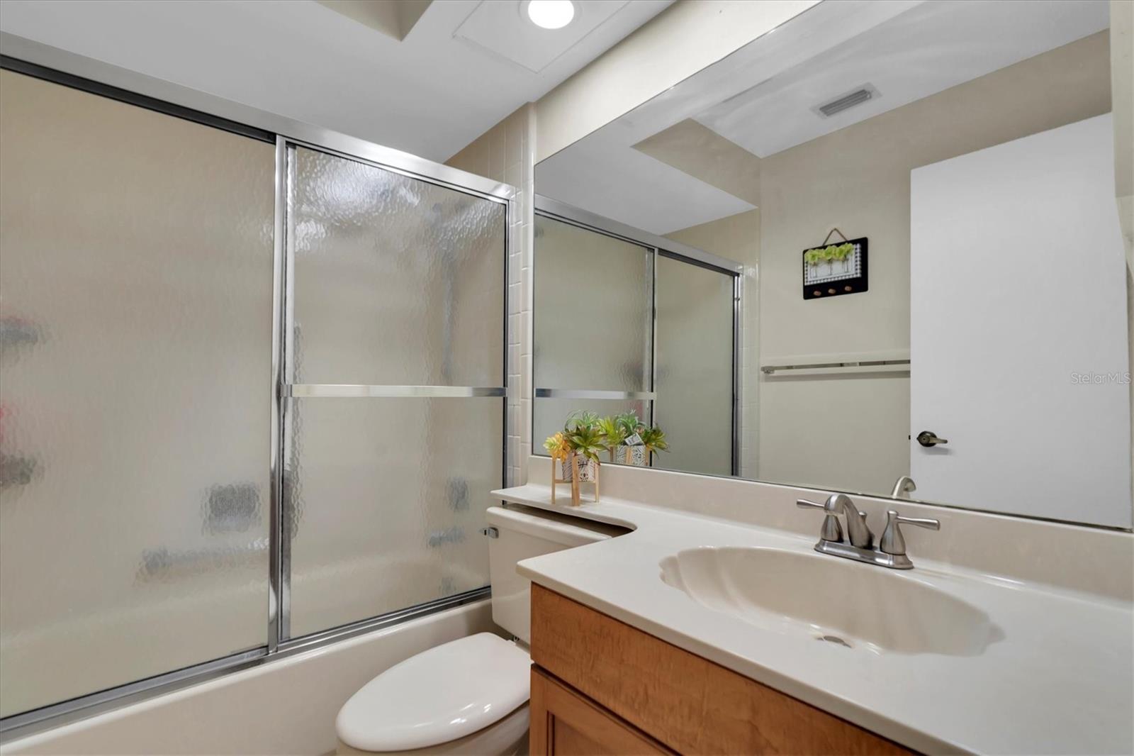 DOLLAR LAKE VILLAGE CONDO 01 - Residential