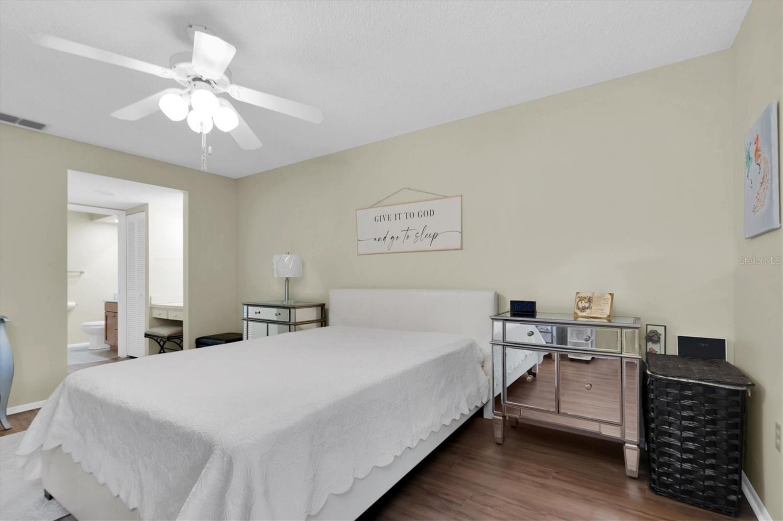 DOLLAR LAKE VILLAGE CONDO 01 - Residential