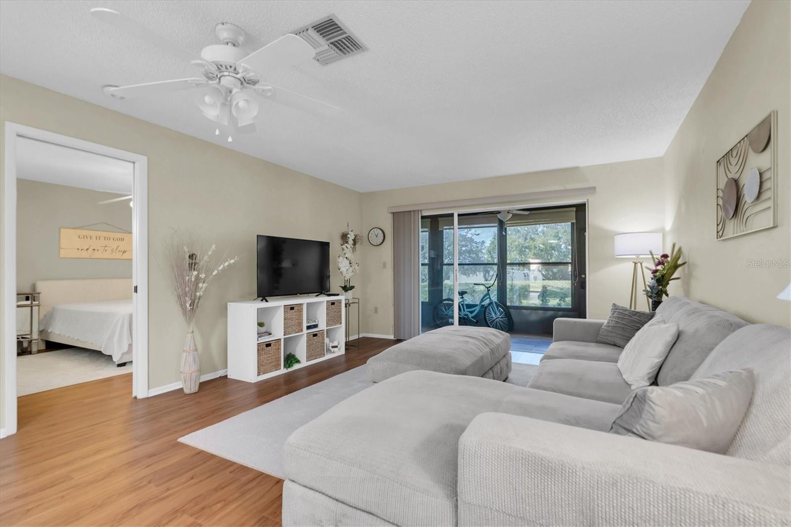 DOLLAR LAKE VILLAGE CONDO 01 - Residential