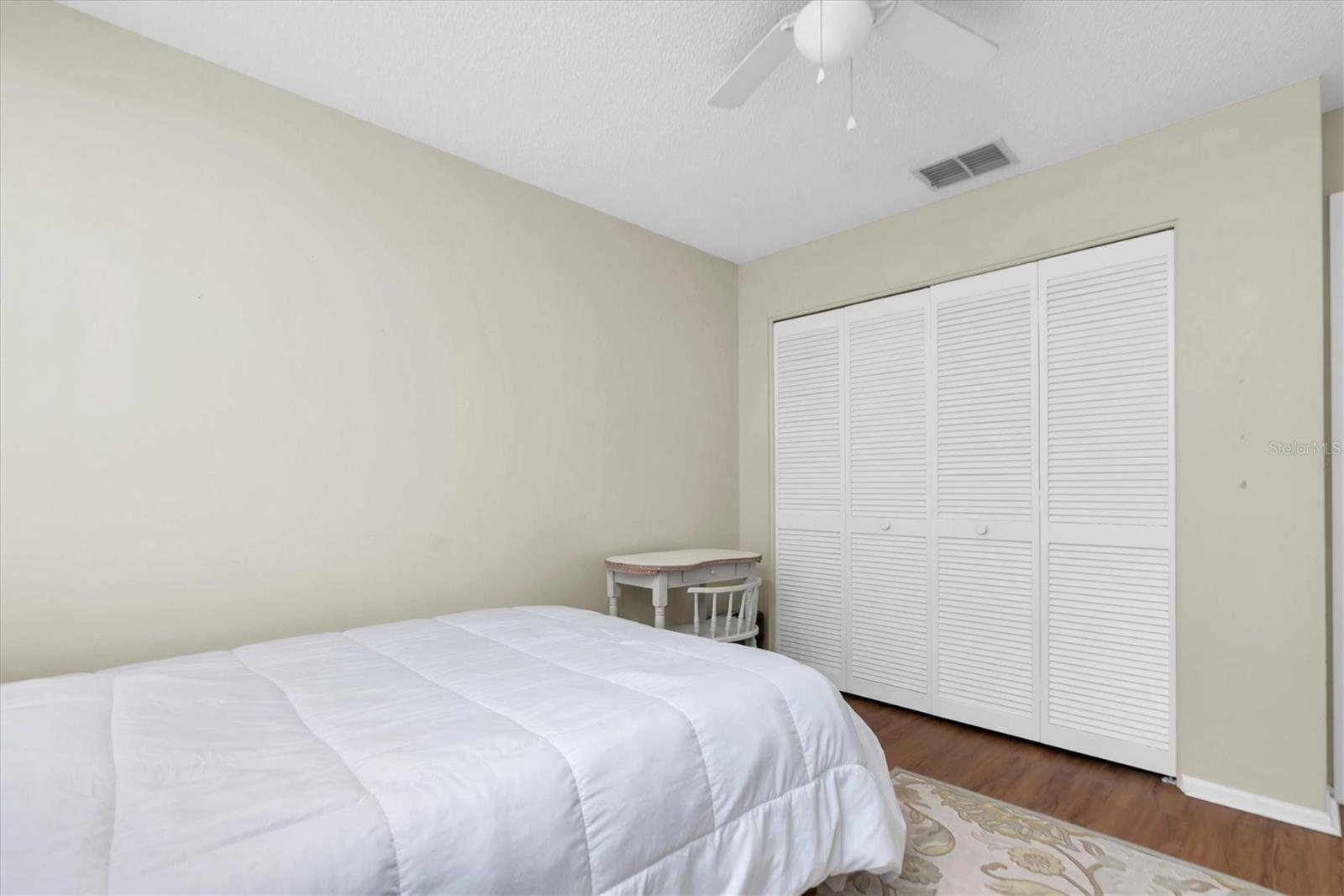 DOLLAR LAKE VILLAGE CONDO 01 - Residential