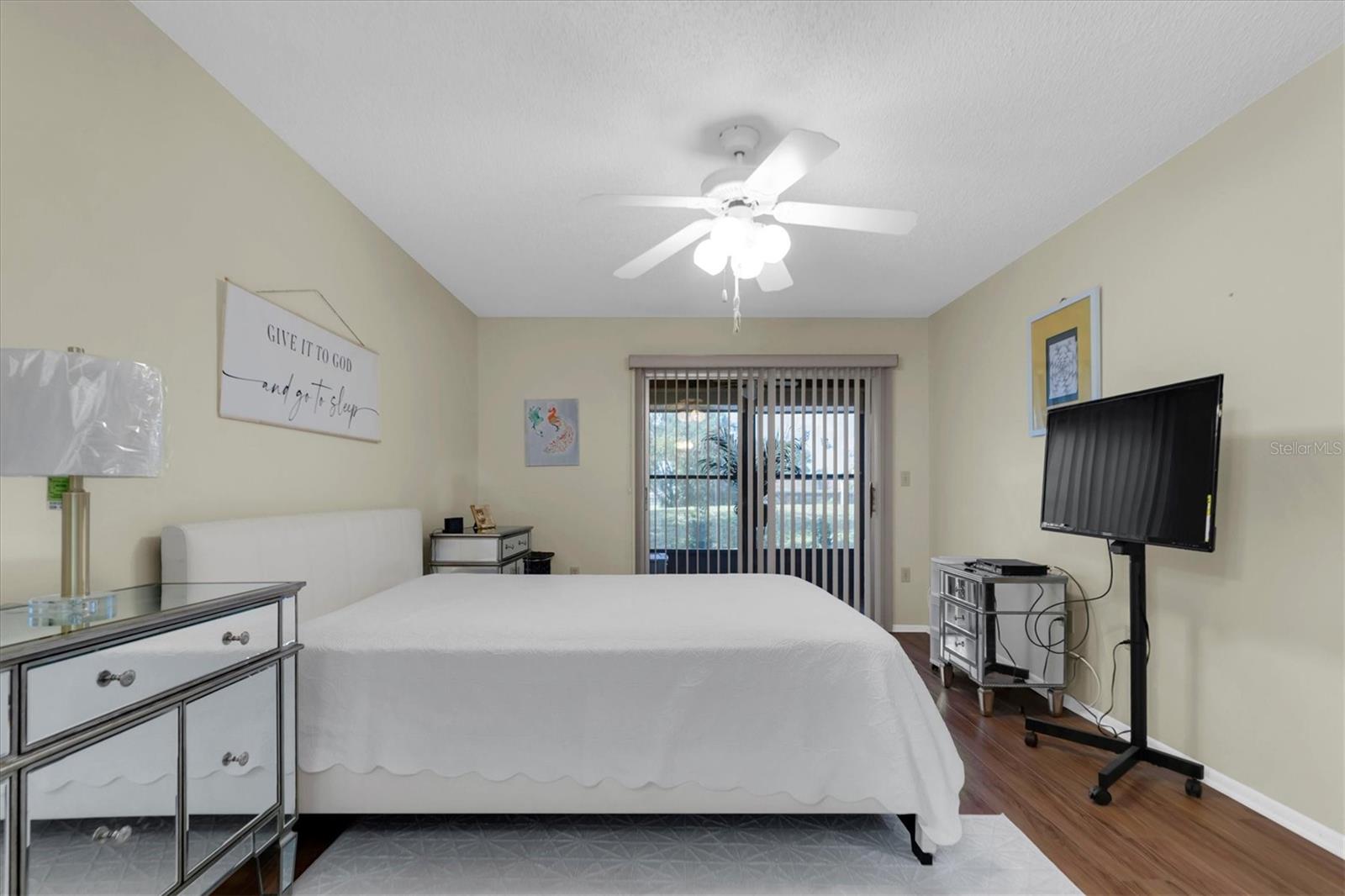 DOLLAR LAKE VILLAGE CONDO 01 - Residential