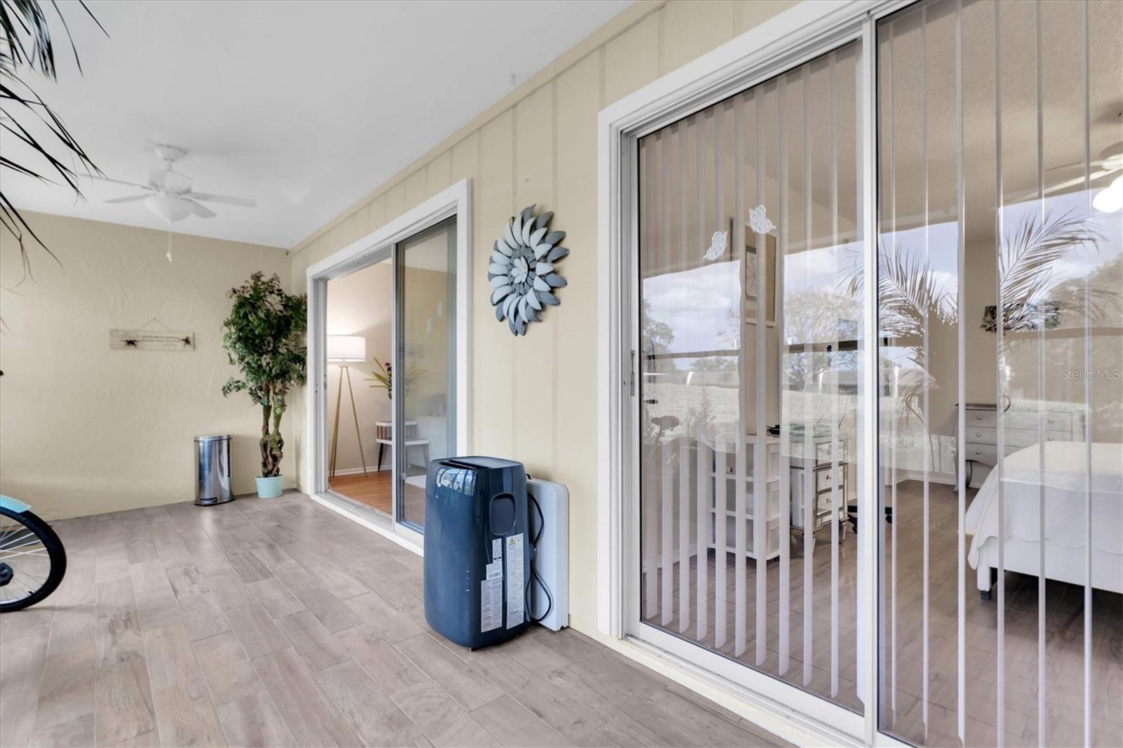 DOLLAR LAKE VILLAGE CONDO 01 - Residential