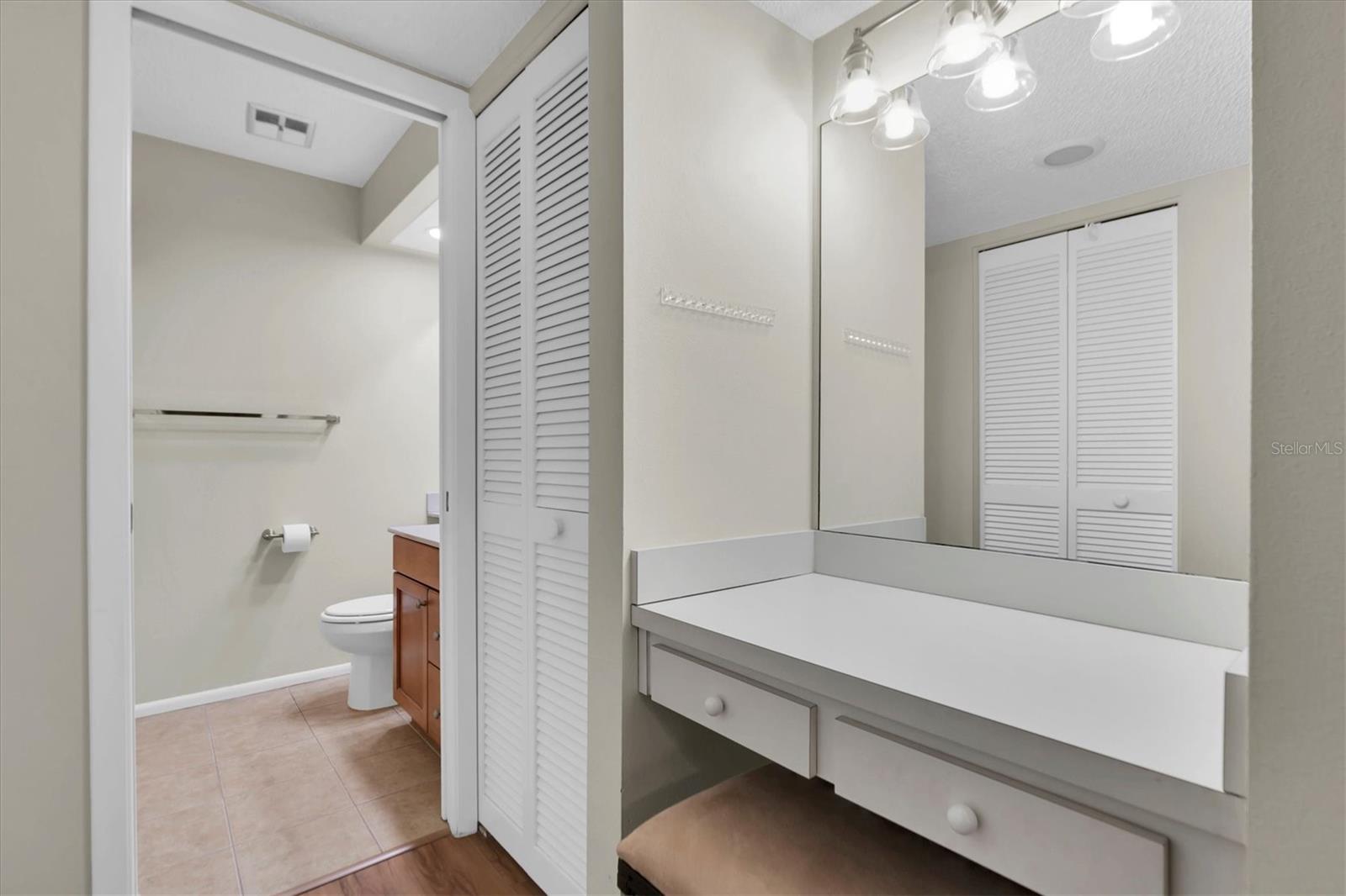 DOLLAR LAKE VILLAGE CONDO 01 - Residential