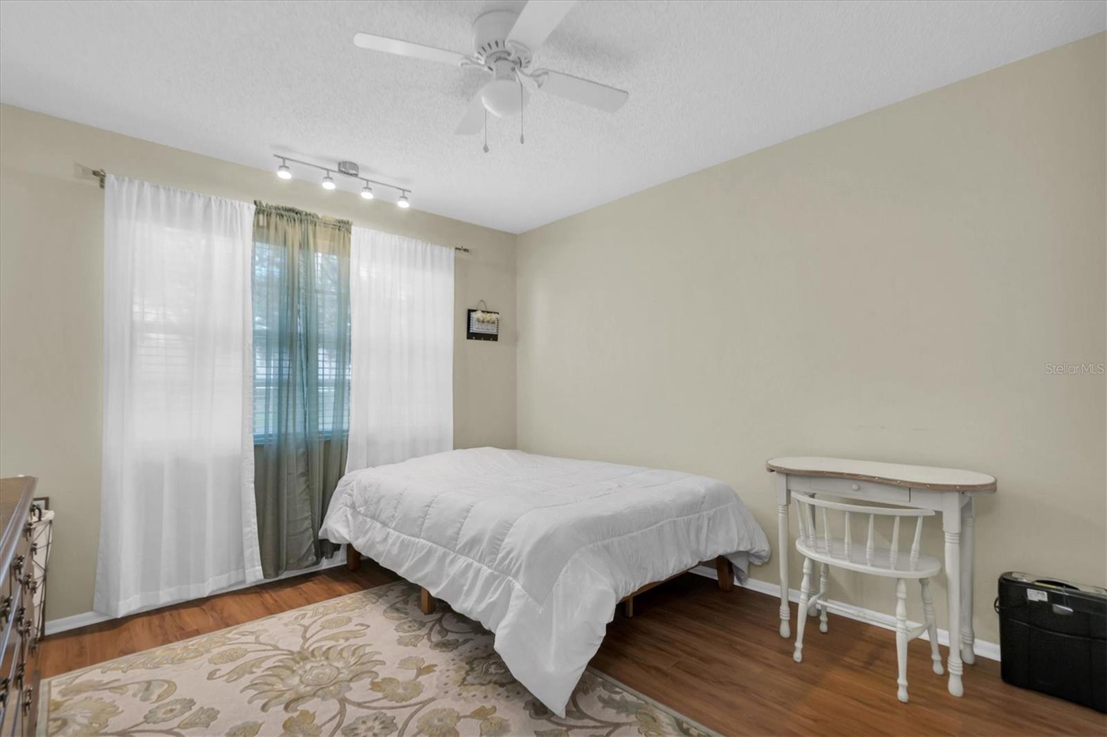 DOLLAR LAKE VILLAGE CONDO 01 - Residential
