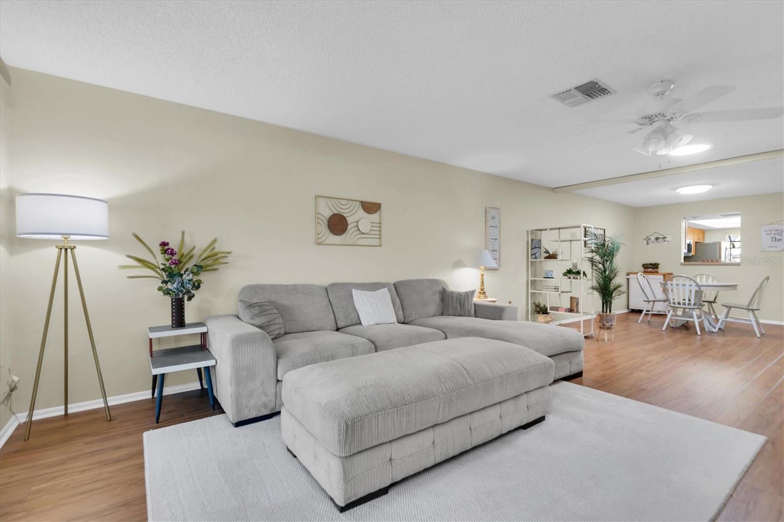 DOLLAR LAKE VILLAGE CONDO 01 - Residential