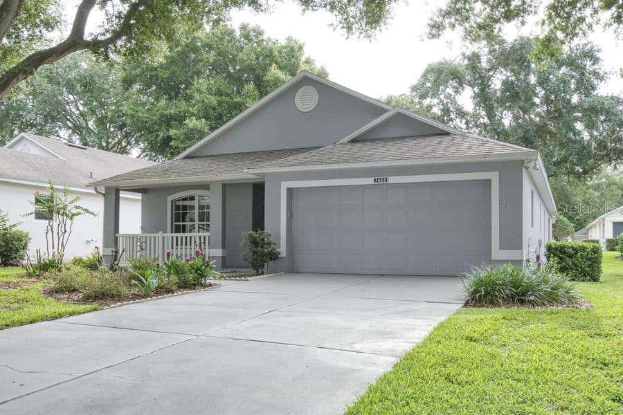 Photo of 3605 Westerham Dr, Clermont, FL 34711 (MLS # G5113235)