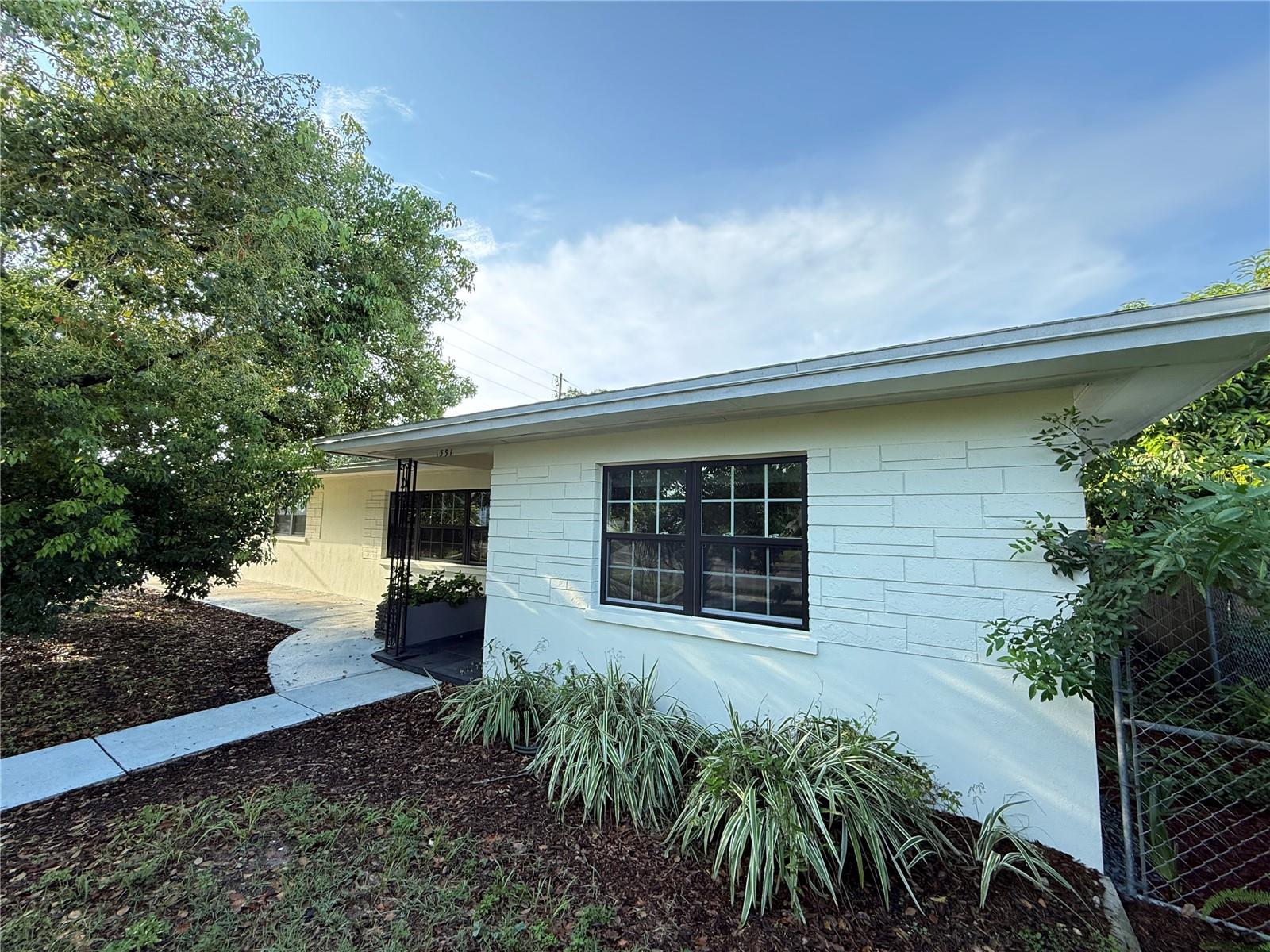 1591 DRUID ROAD E