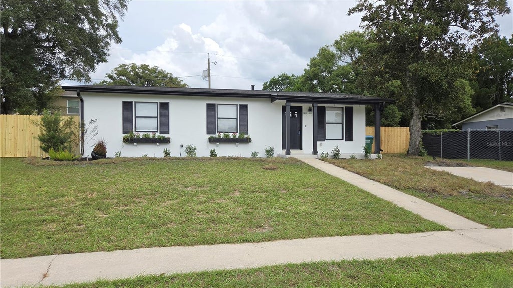 Photo of 1031 Cobblestone Avenue, Deltona, FL 32725 (MLS # V4951611)