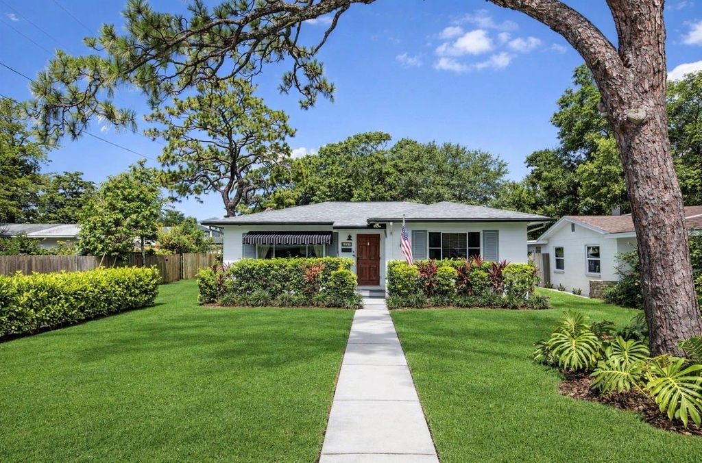 Photo of 4020 Queen Street N, St Petersburg, FL 33714 (MLS # TB8499325)