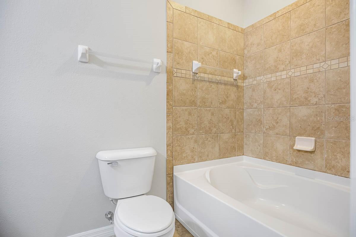 FISHHAWK RANCH TWNHMS PH - Residential Lease