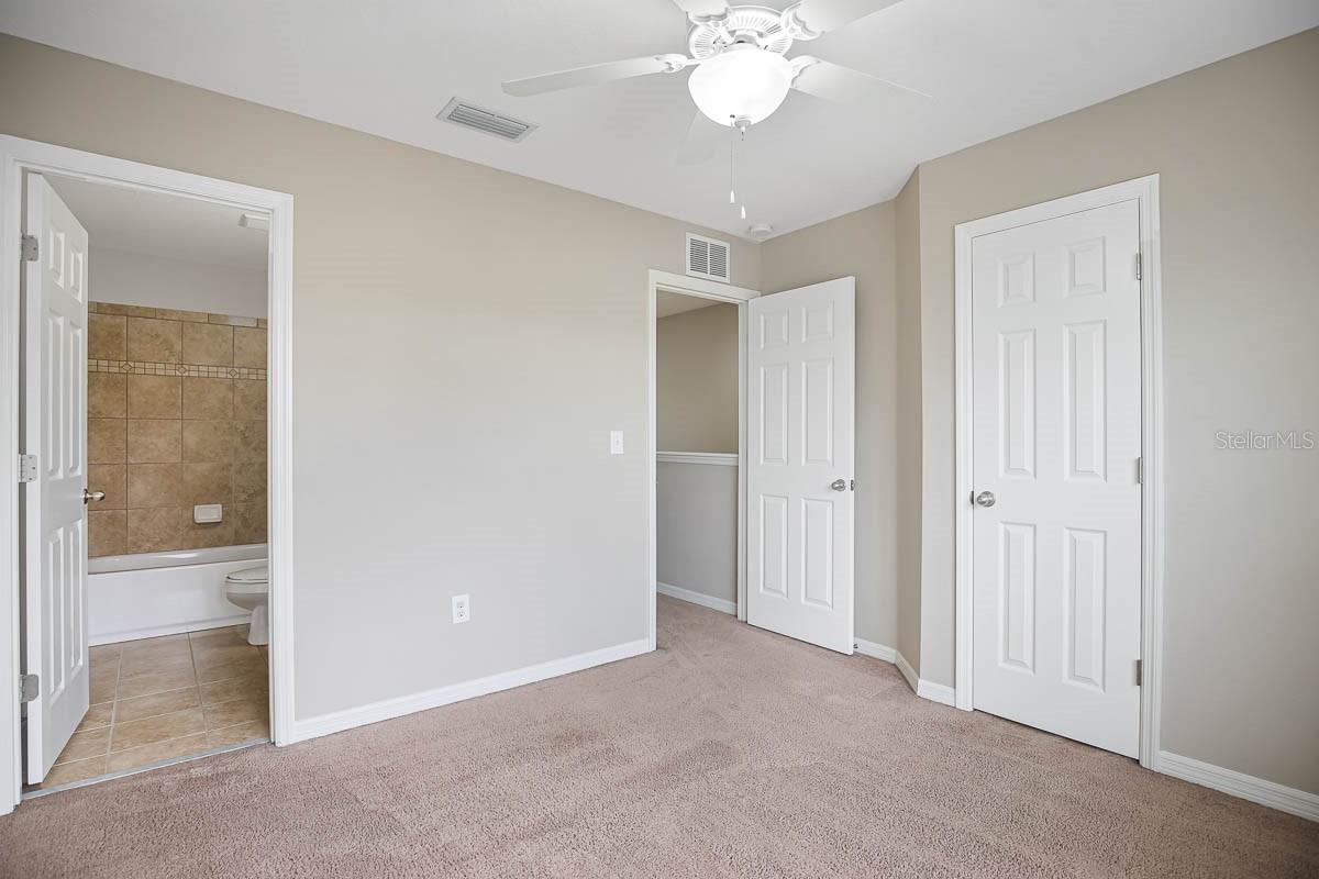 FISHHAWK RANCH TWNHMS PH - Residential Lease