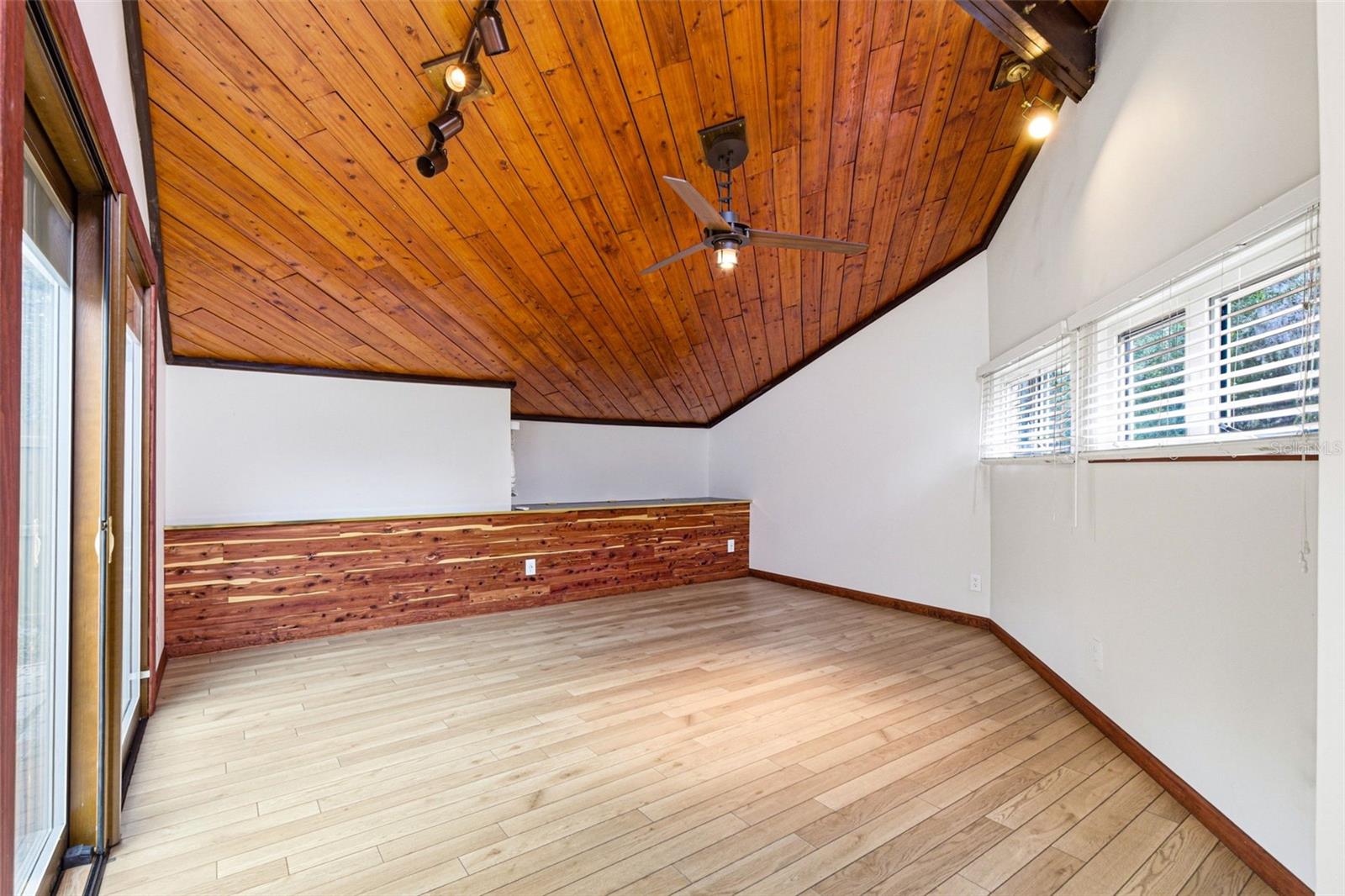 LAKEWOOD ESTATES SEC A - Residential