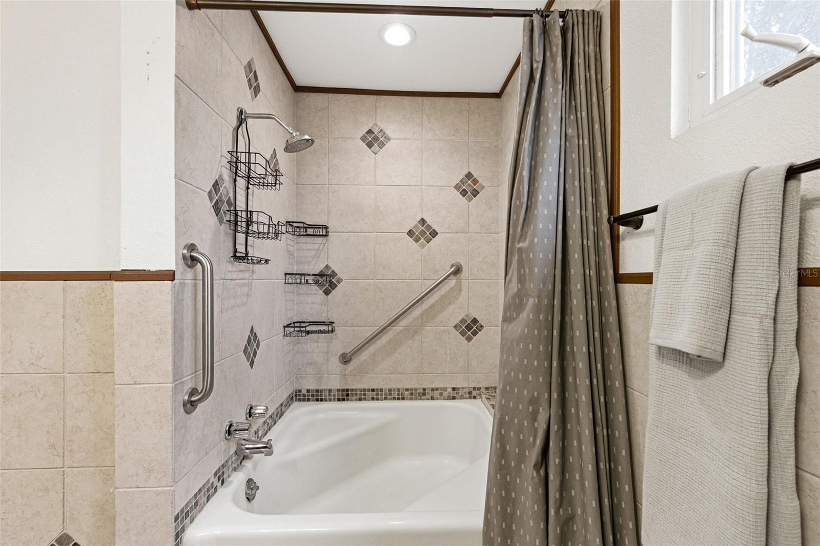 LAKEWOOD ESTATES SEC A - Residential