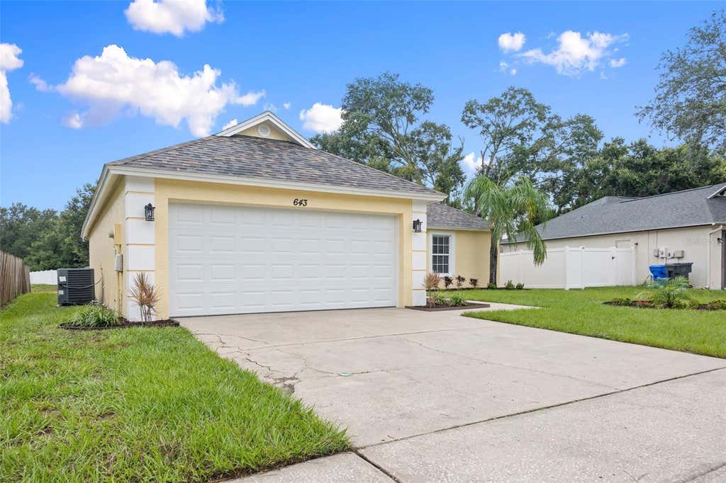 Photo of 643 Lakemont Dr, Brandon, FL 33510 (MLS # TB8535735)