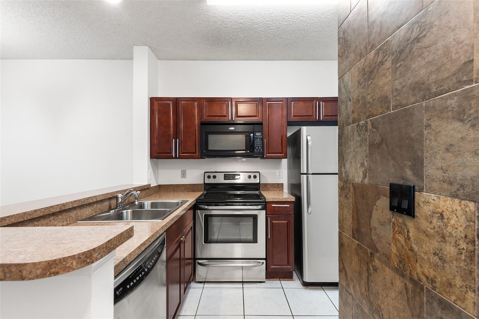 THE LANDINGS OF TAMPA A CONDOM - Residential Lease