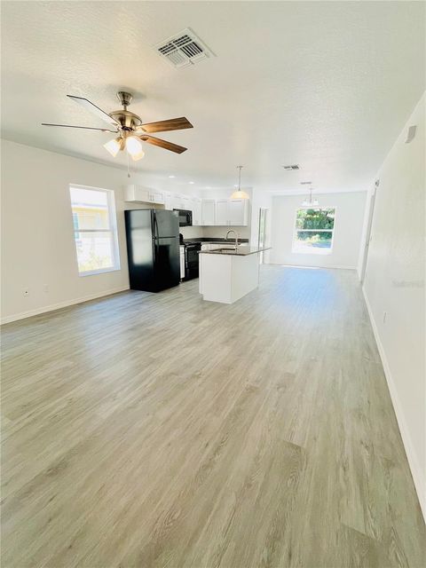 Single Family Residence in LAKELAND FL 611 PEAR STREET 2.jpg