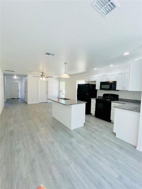 Single Family Residence in LAKELAND FL 611 PEAR STREET 1.jpg