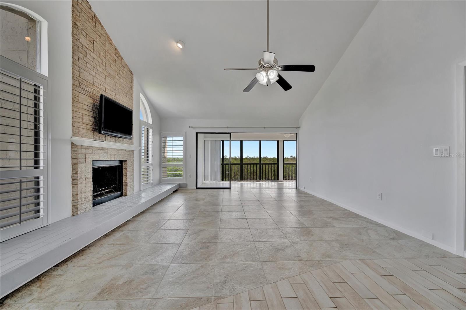 BAY HOLLOW - Residential