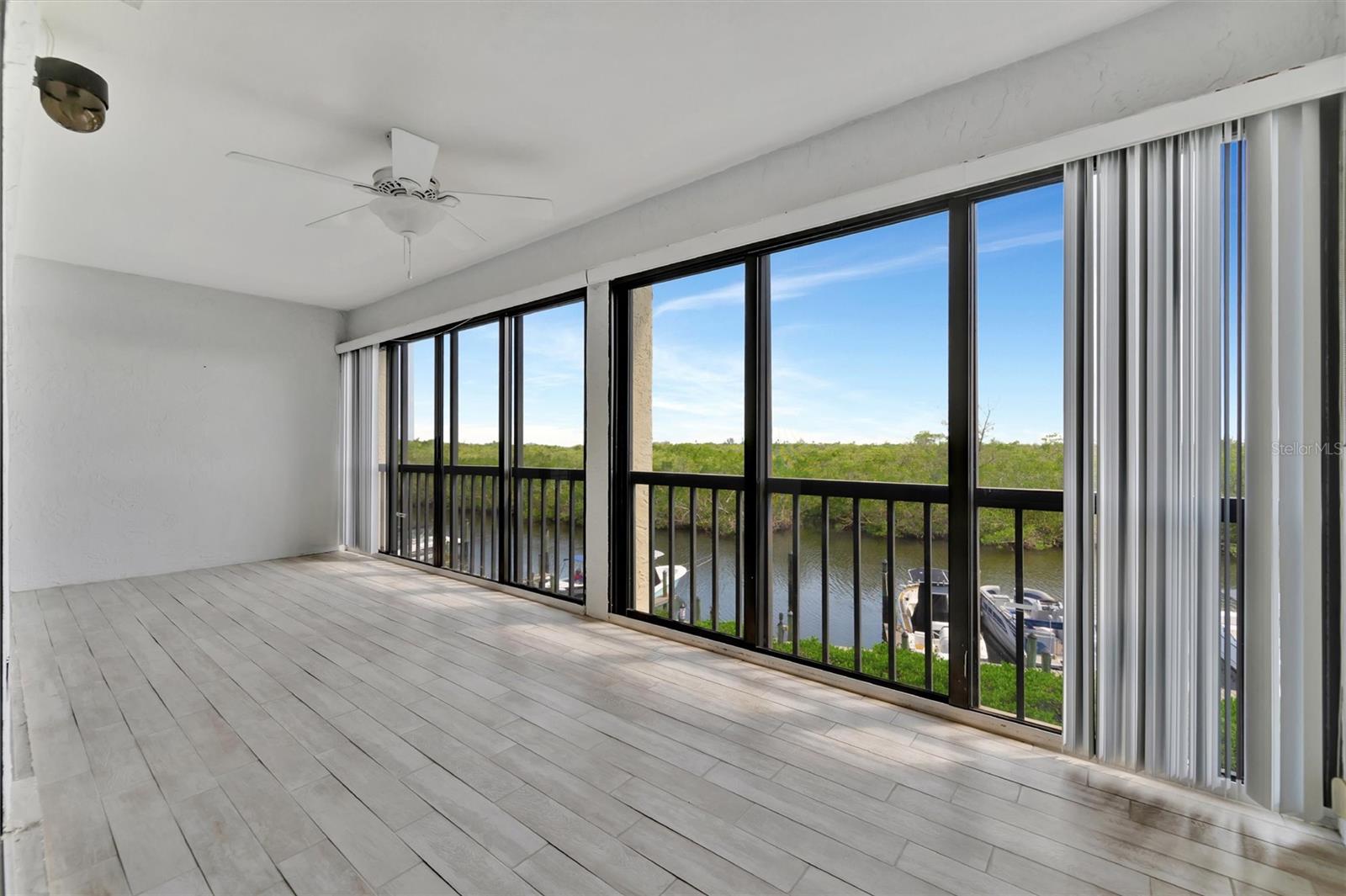 BAY HOLLOW - Residential