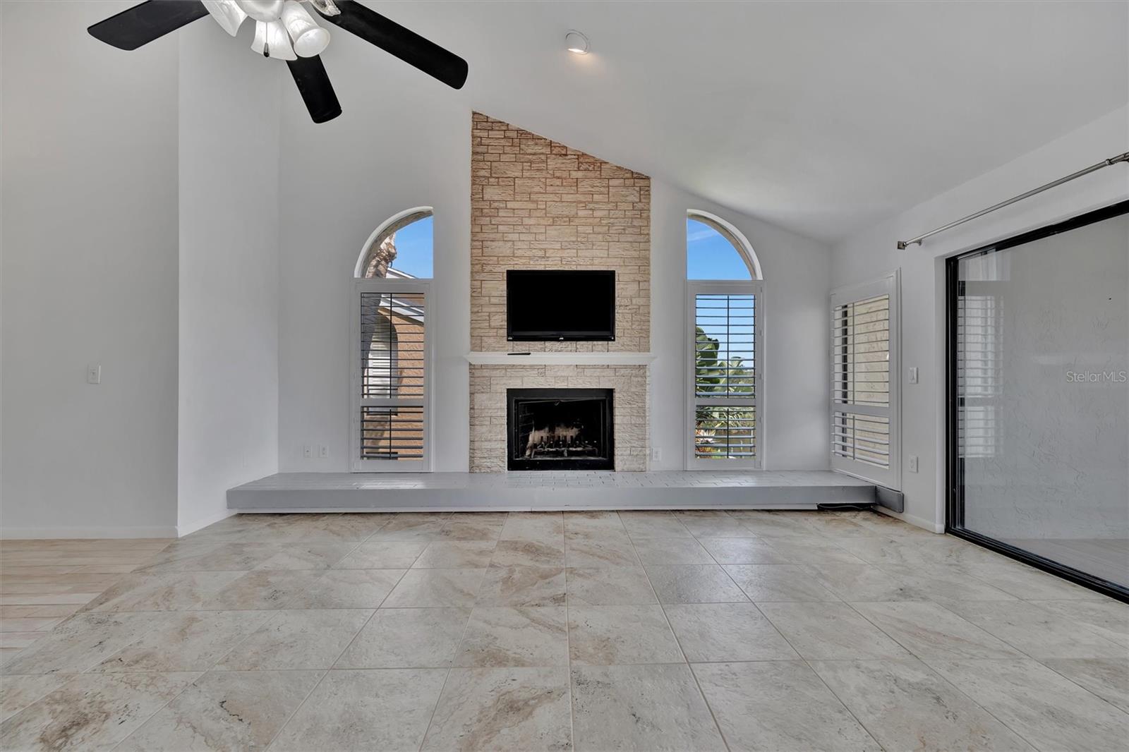 BAY HOLLOW - Residential