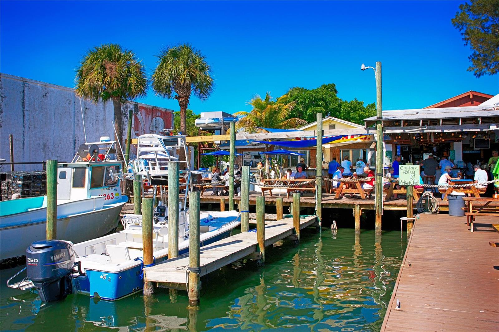 BAY HOLLOW - Residential