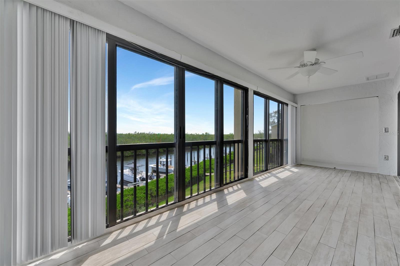 BAY HOLLOW - Residential