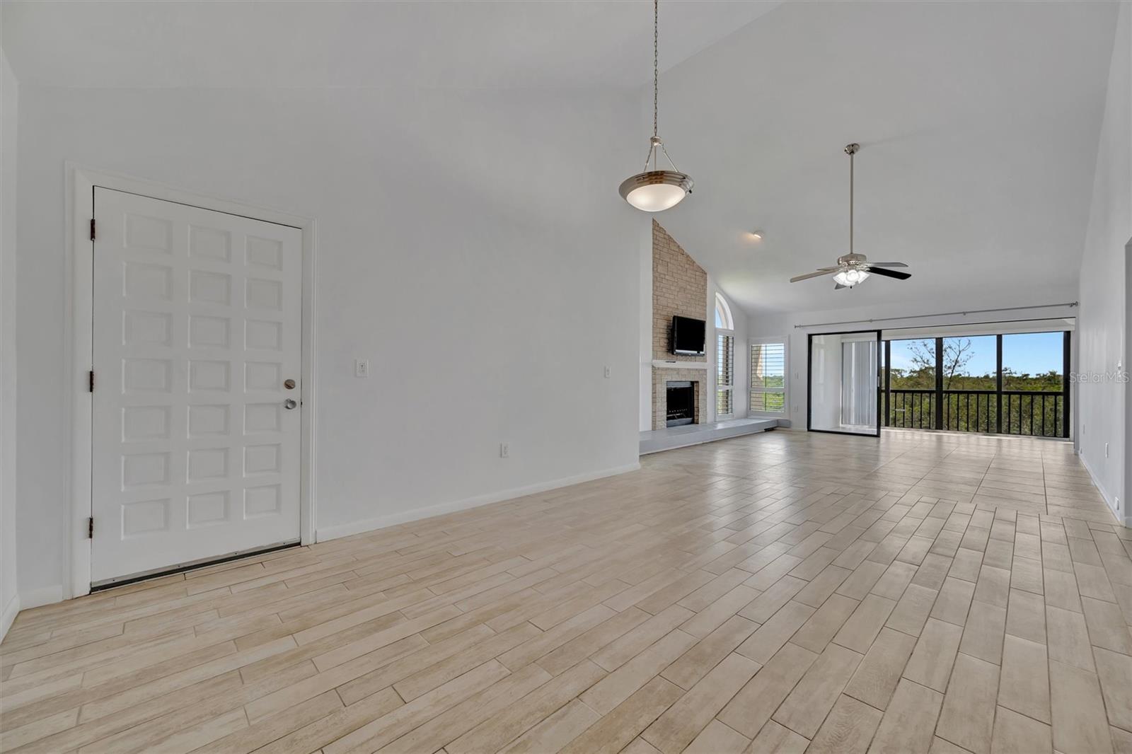 BAY HOLLOW - Residential