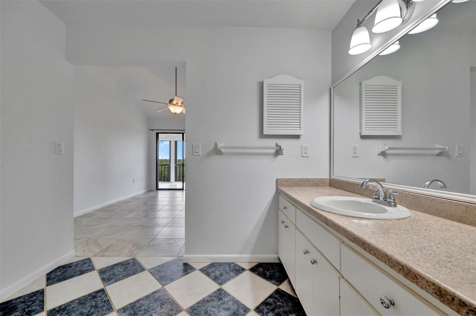 BAY HOLLOW - Residential