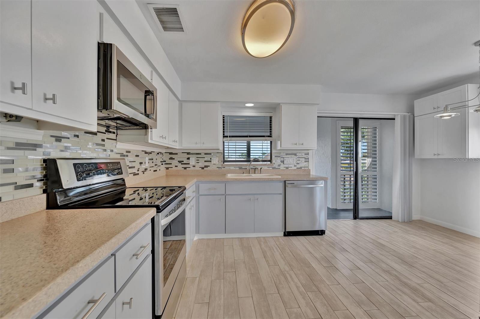 BAY HOLLOW - Residential