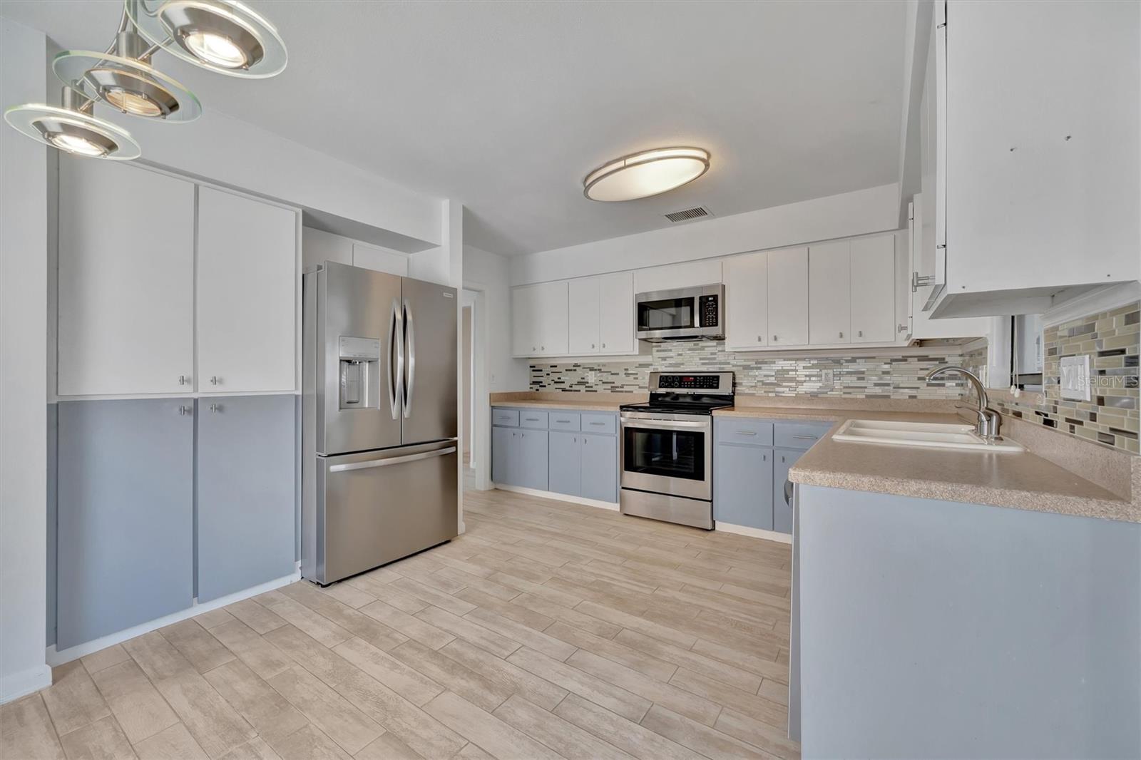 BAY HOLLOW - Residential