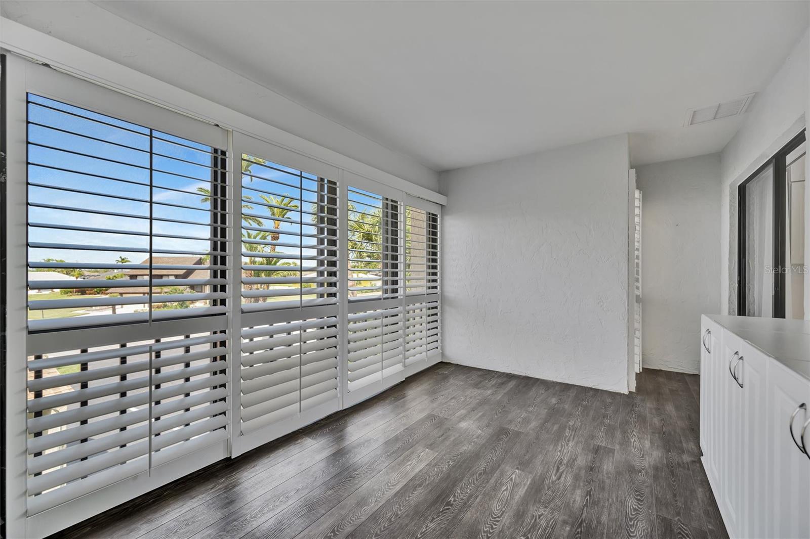 BAY HOLLOW - Residential