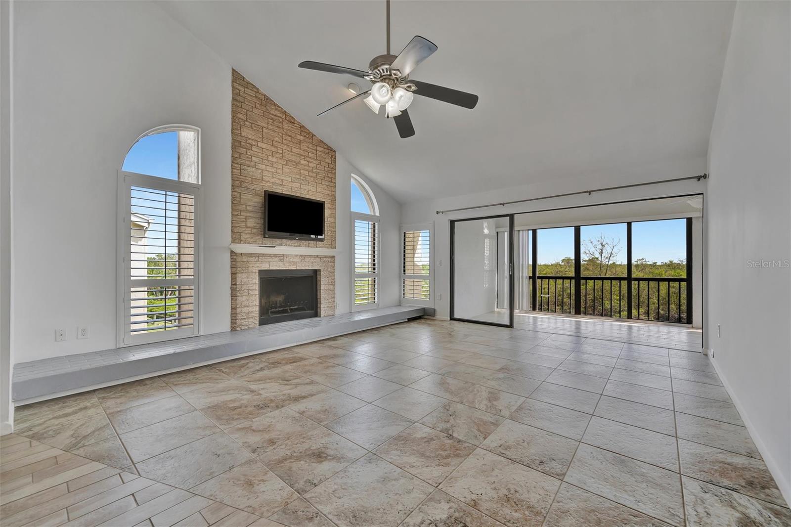 BAY HOLLOW - Residential