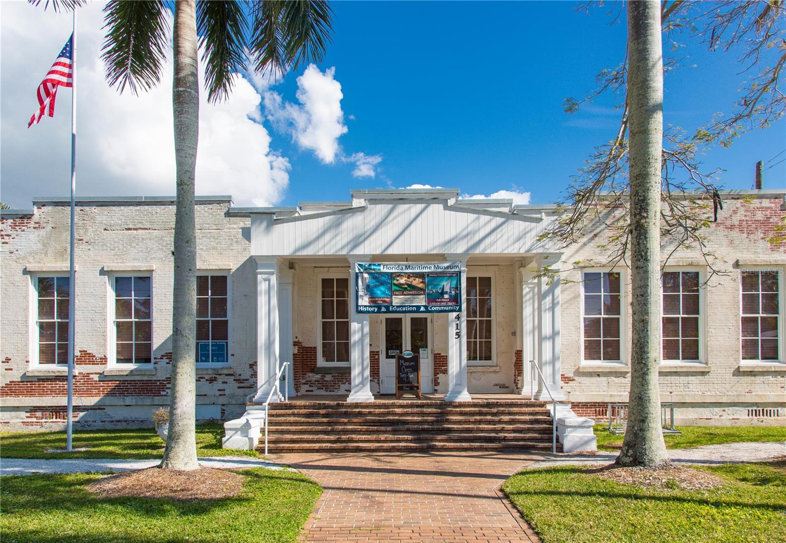 BAY HOLLOW - Residential