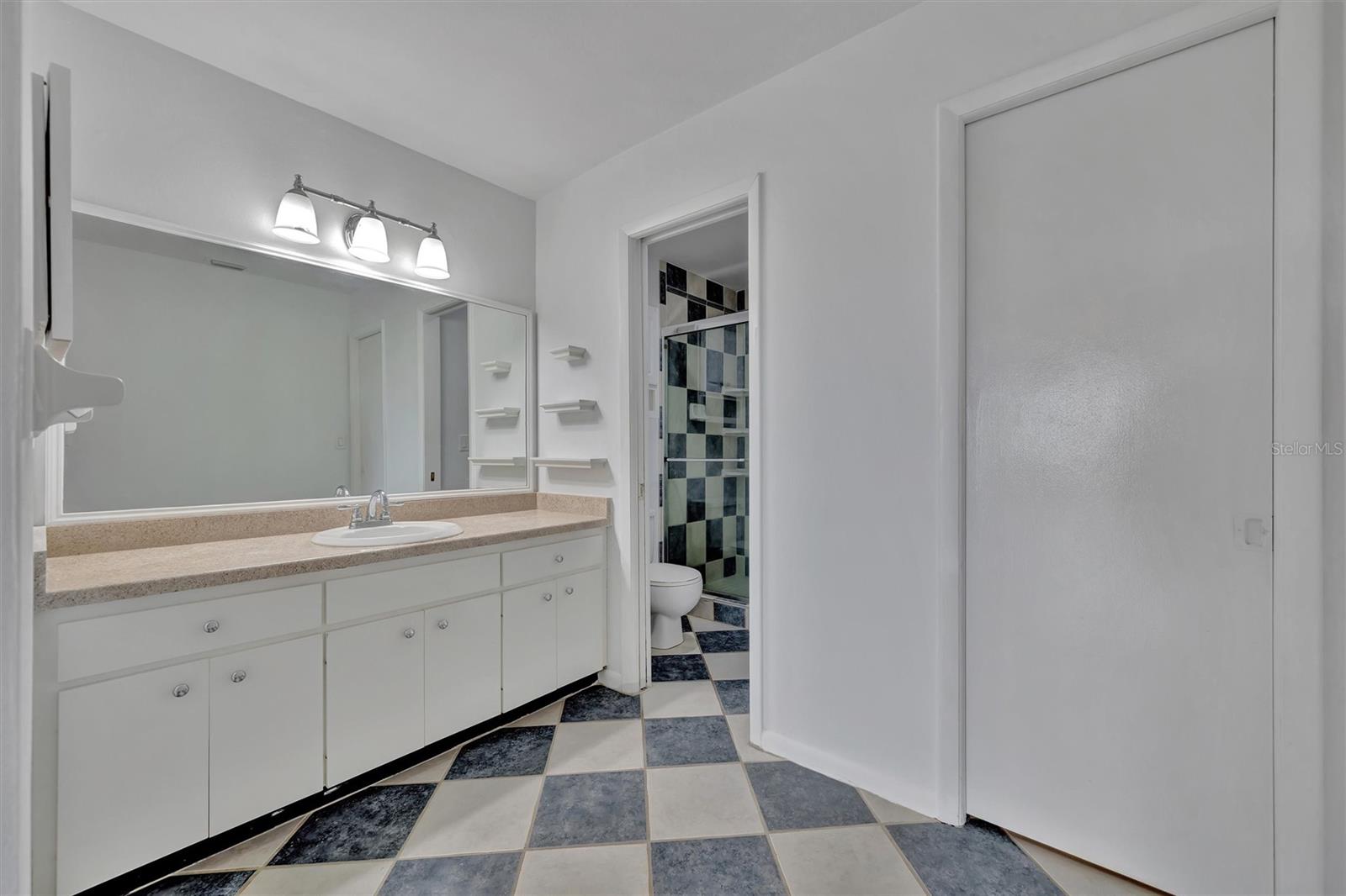 BAY HOLLOW - Residential